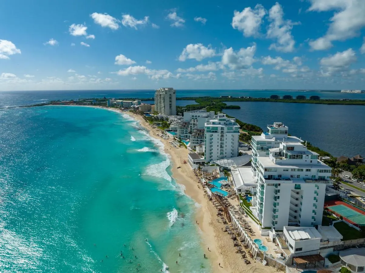 Beachfront Ocean View-Boutique Apartment •Gym •Spa كانكون 0*,  المكسيك
