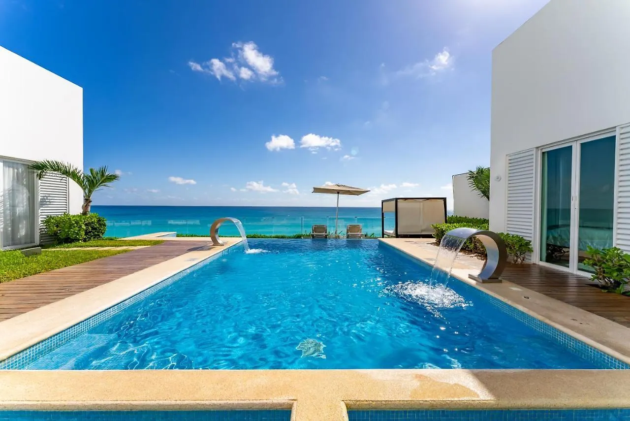 Beachfront Ocean View-Boutique Apartment •Gym •Spa كانكون